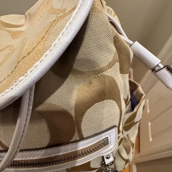 Coach - Kyra Daisy Signature Backpack with Hangtags 2011 - Nice Condition - Picture 6 of 15